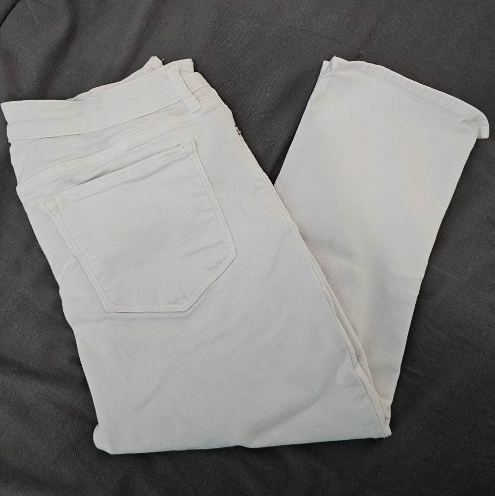 Old Navy White High-Rise Capri Jeans